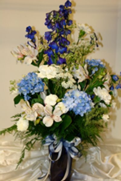 Blue & white side arrangement #3026