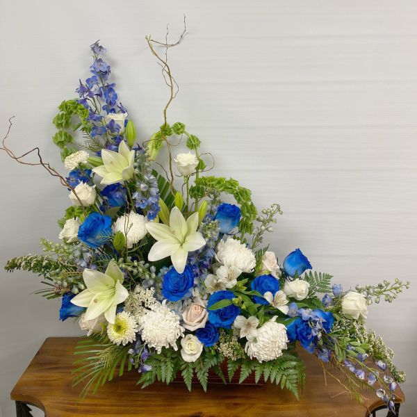 Blue & white side arrangement #3028