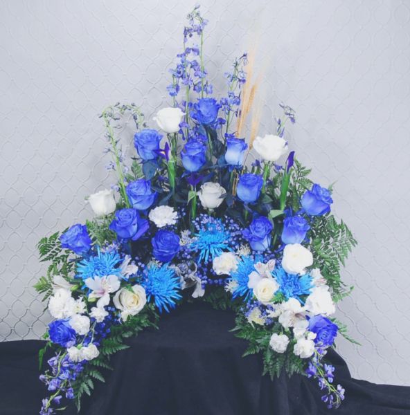 Casket Spray #3006 :: Roberts Floral and Gifts